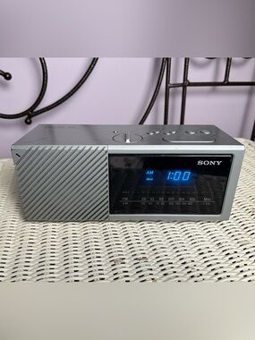 Vintage 80s Sony ICF-C16W Dream Machine AM FM Digital Alarm Clock Radio Retro